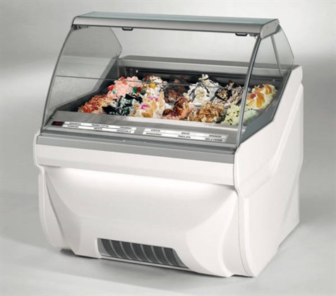 AMIKA IN  ICE CREAM